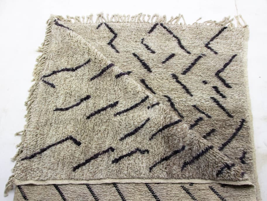 Gray And Black Beni Ouarain Rug